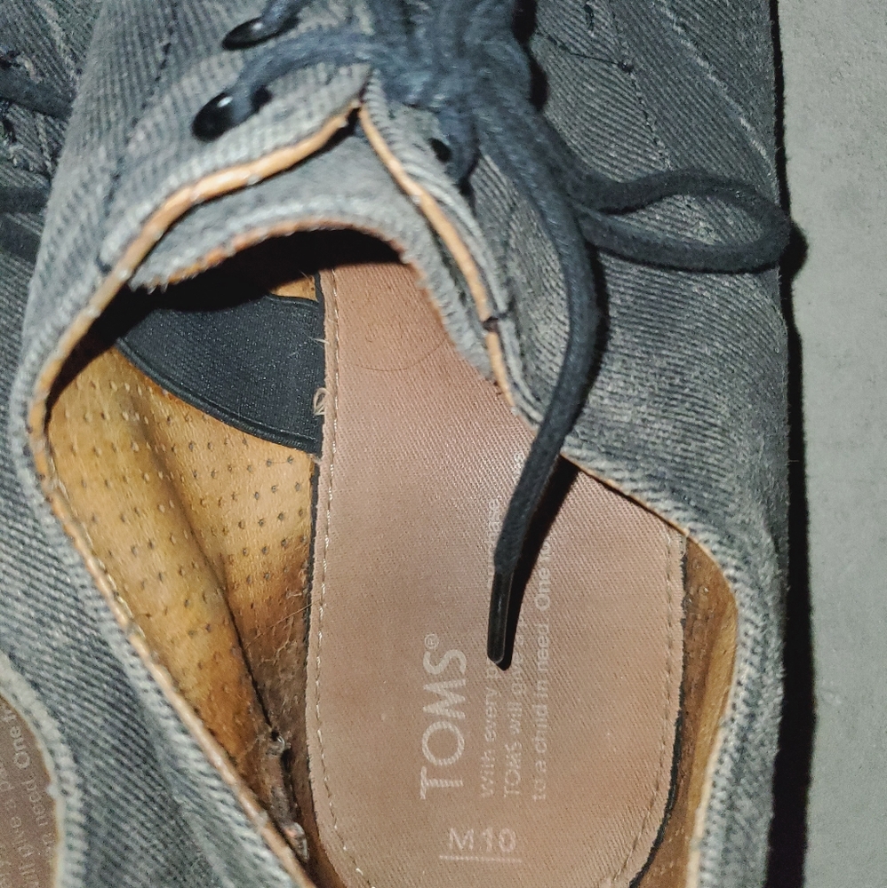 Shoes - Picture 3 of 3